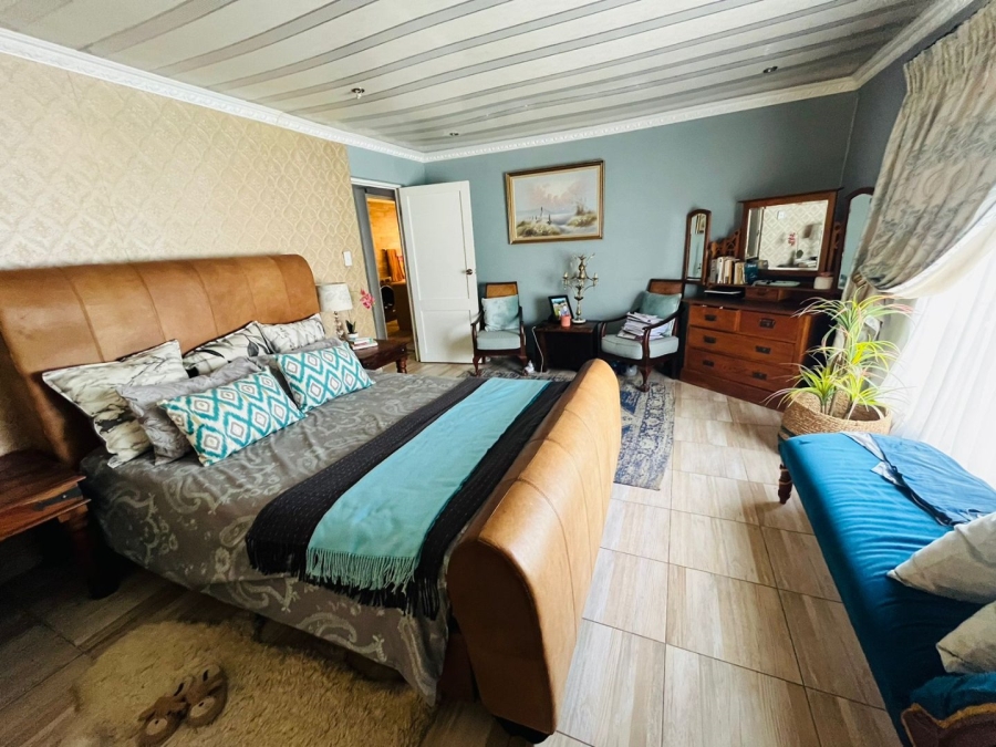 4 Bedroom Property for Sale in Bloemside 3 Free State